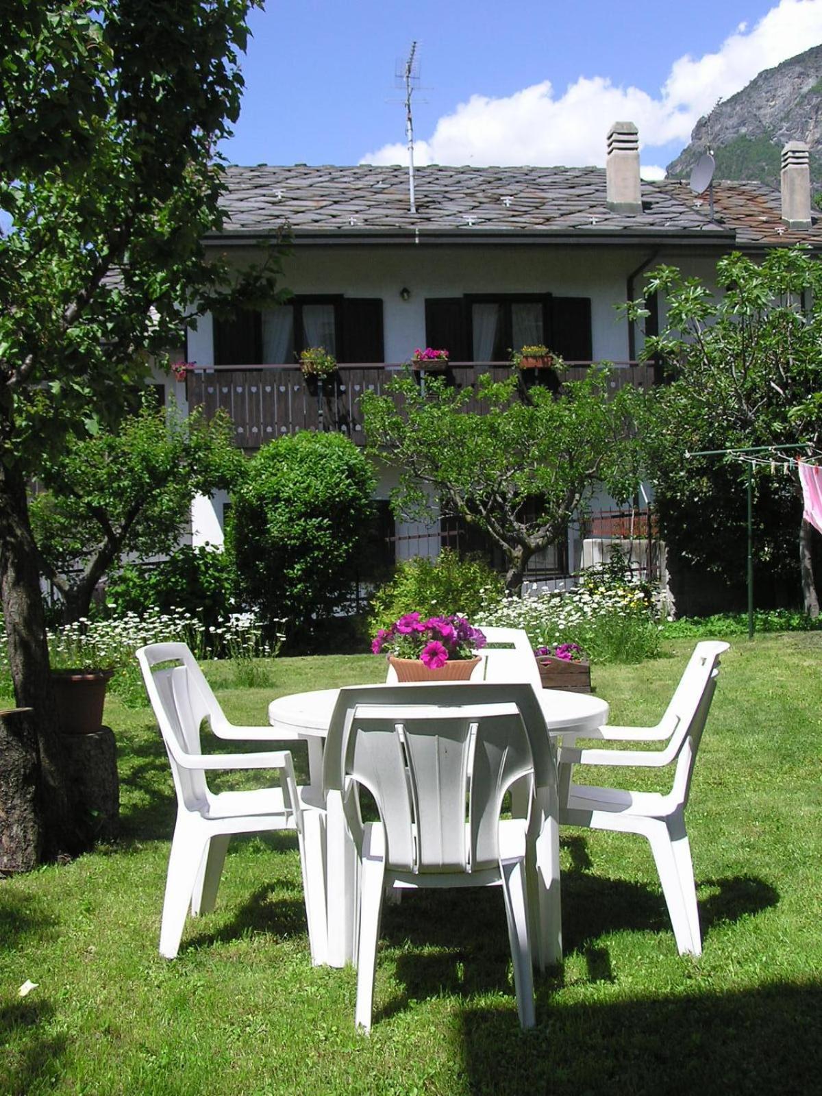 B&B Au Petit Bonheur Saint-Vincent Exterior photo